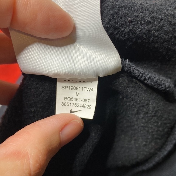 Nike Big Swoosh Modern Black Red Crewneck Sweatshirt Size Medium - Picture 6 of 9